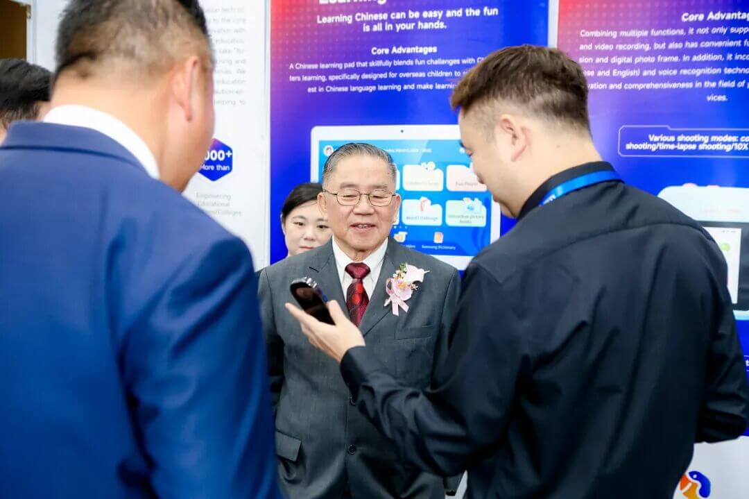 中文出海再加速!九学王双展闪耀中东东南亚,全球化布局按下快进键